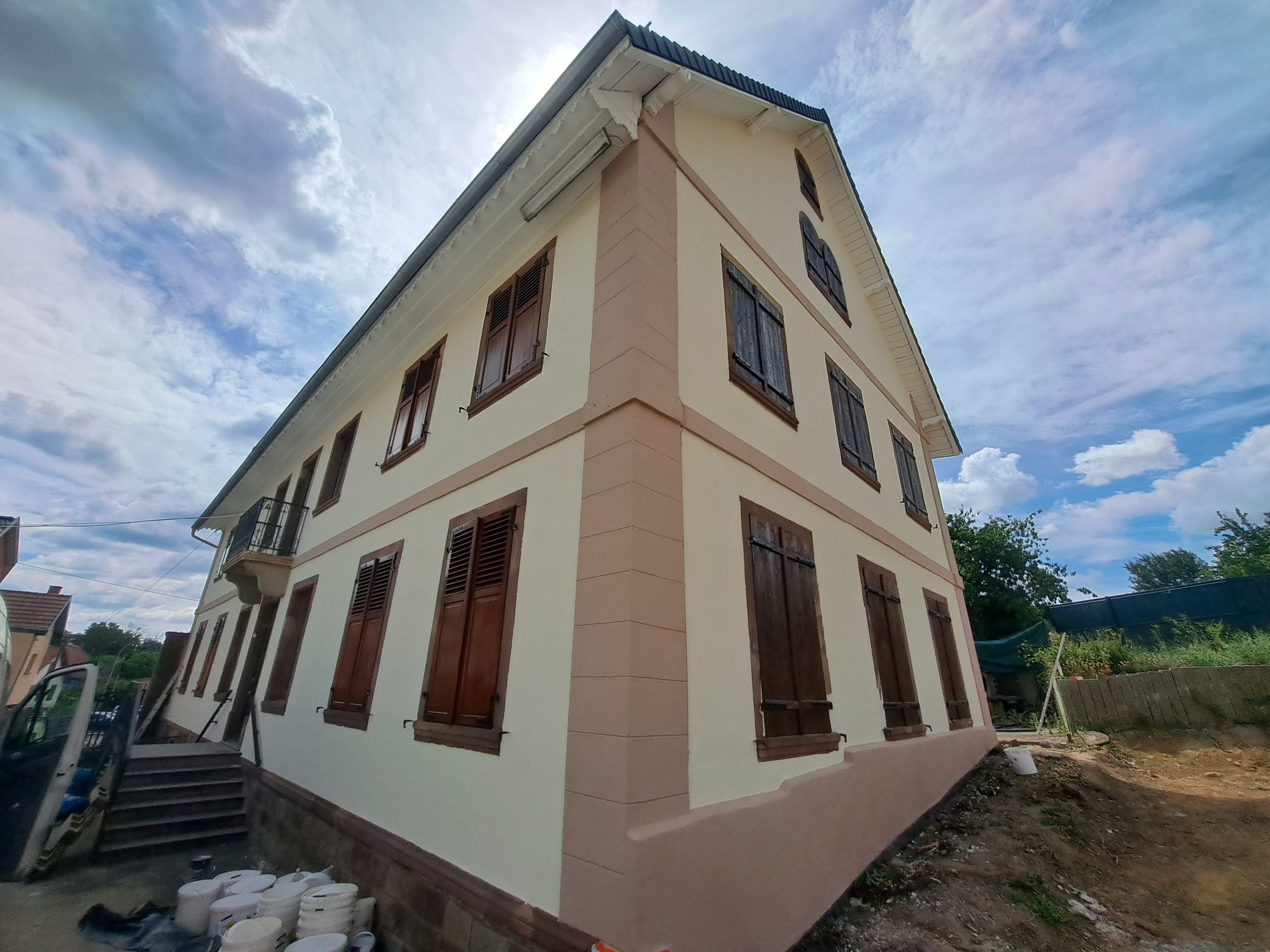 Finitions de crépi de façade sur chantier à Donnenheim 67170